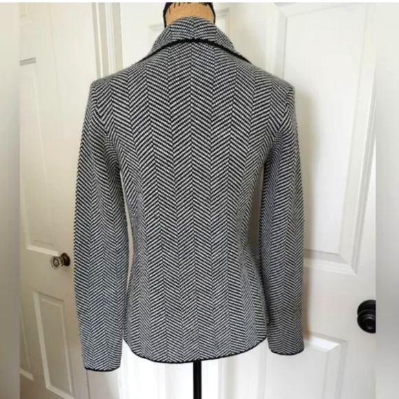 SusyMix Italy Wool Blend Herringbone Fitted Jacket. Stretchy. Warm. - Picture 6 of 11